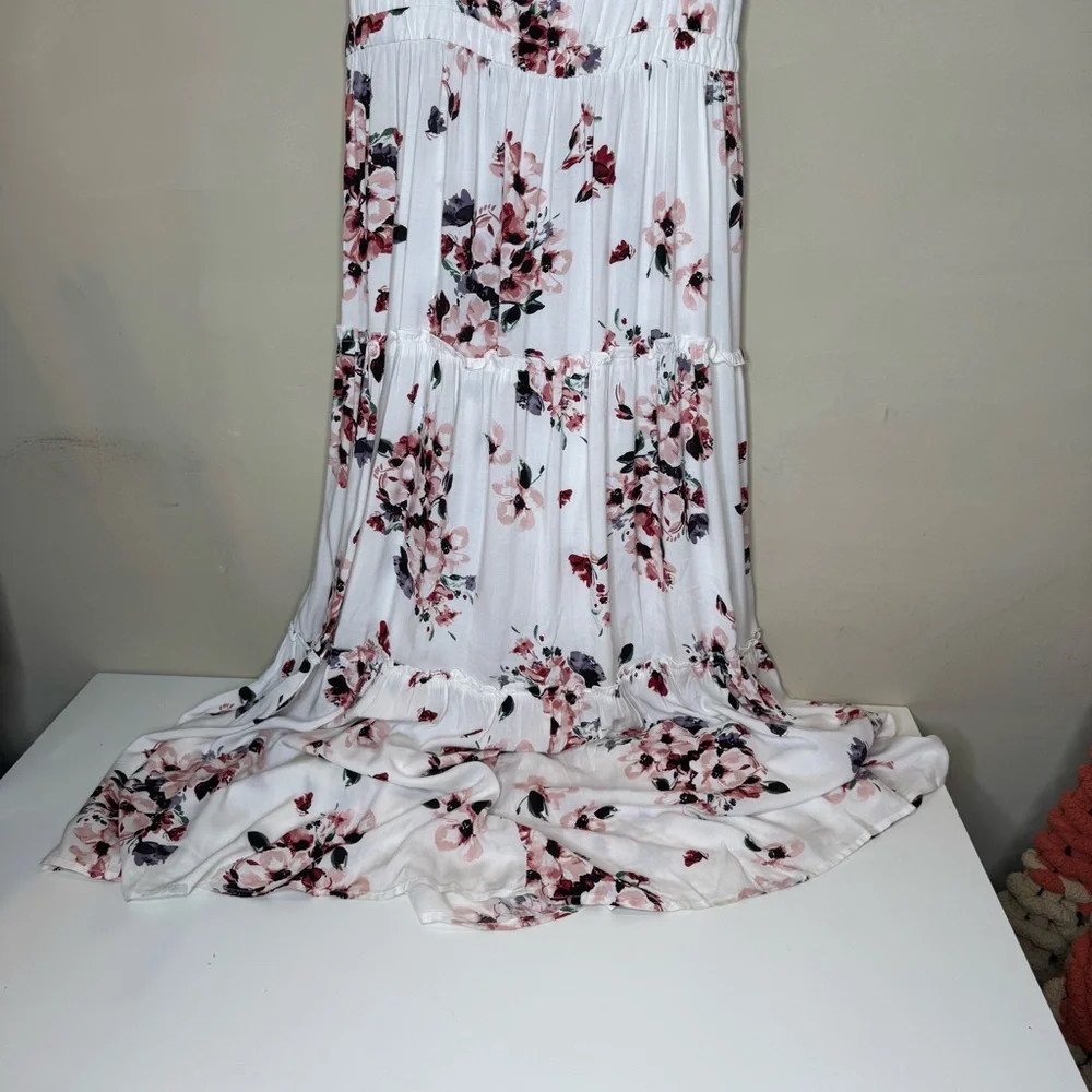 Torrid White Floral Maxi Challis Teired Dress size 2 = 18/20 - Picture 5 of 13